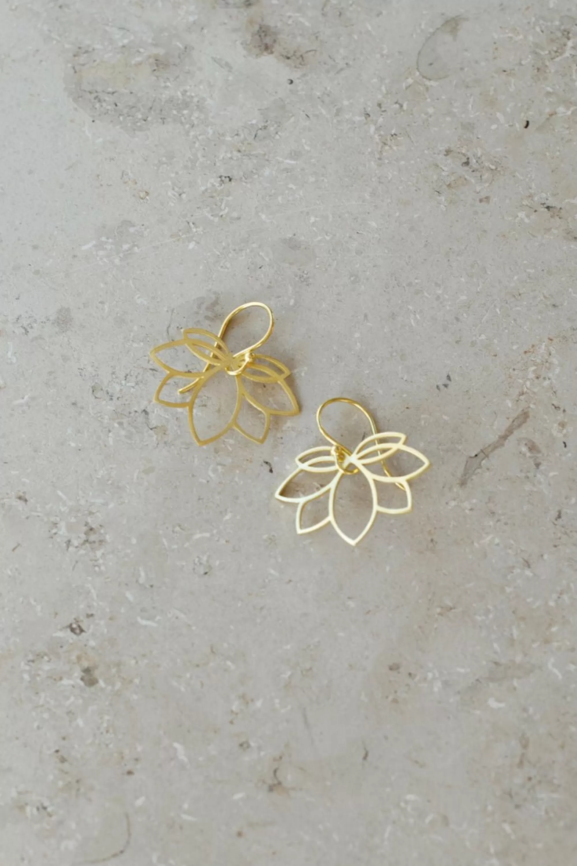 By bar Pd Lotus Earring Gold Fashion